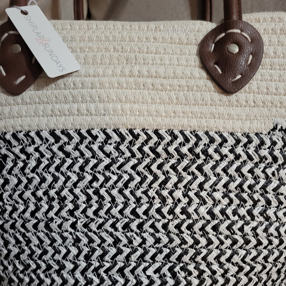White and Black Market Bag - Picture 3 of 6